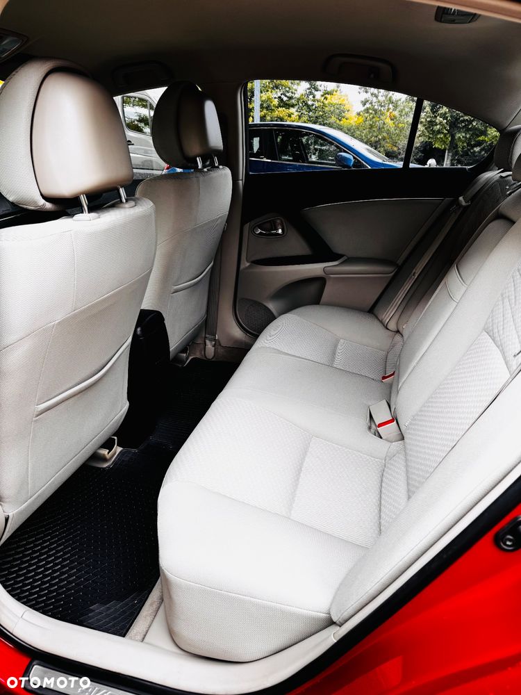 Toyota Avensis 2.0 Sol plus EU5 MS - 11