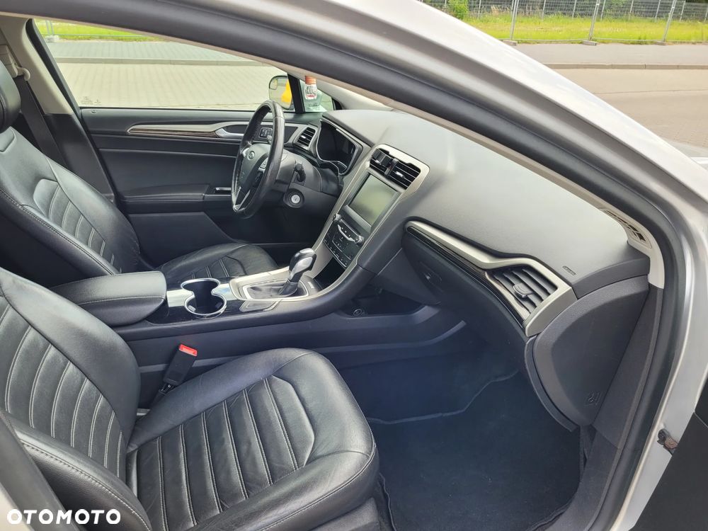 Ford Fusion - 16