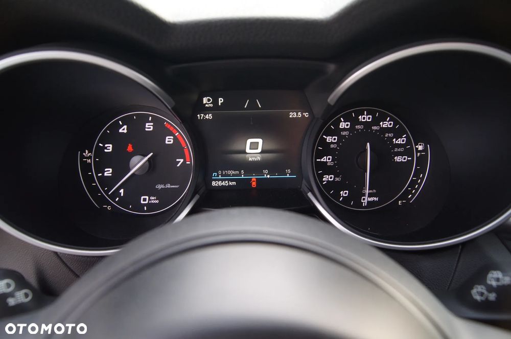 Alfa Romeo Stelvio 2.0 Turbo 16V AT8-Q4 Ti - 24