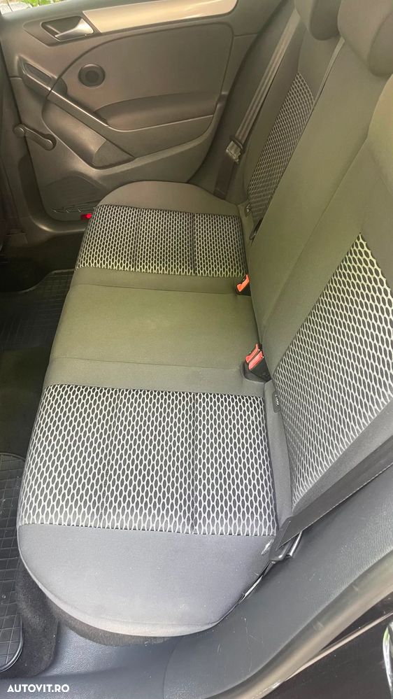 Volkswagen Golf - 8