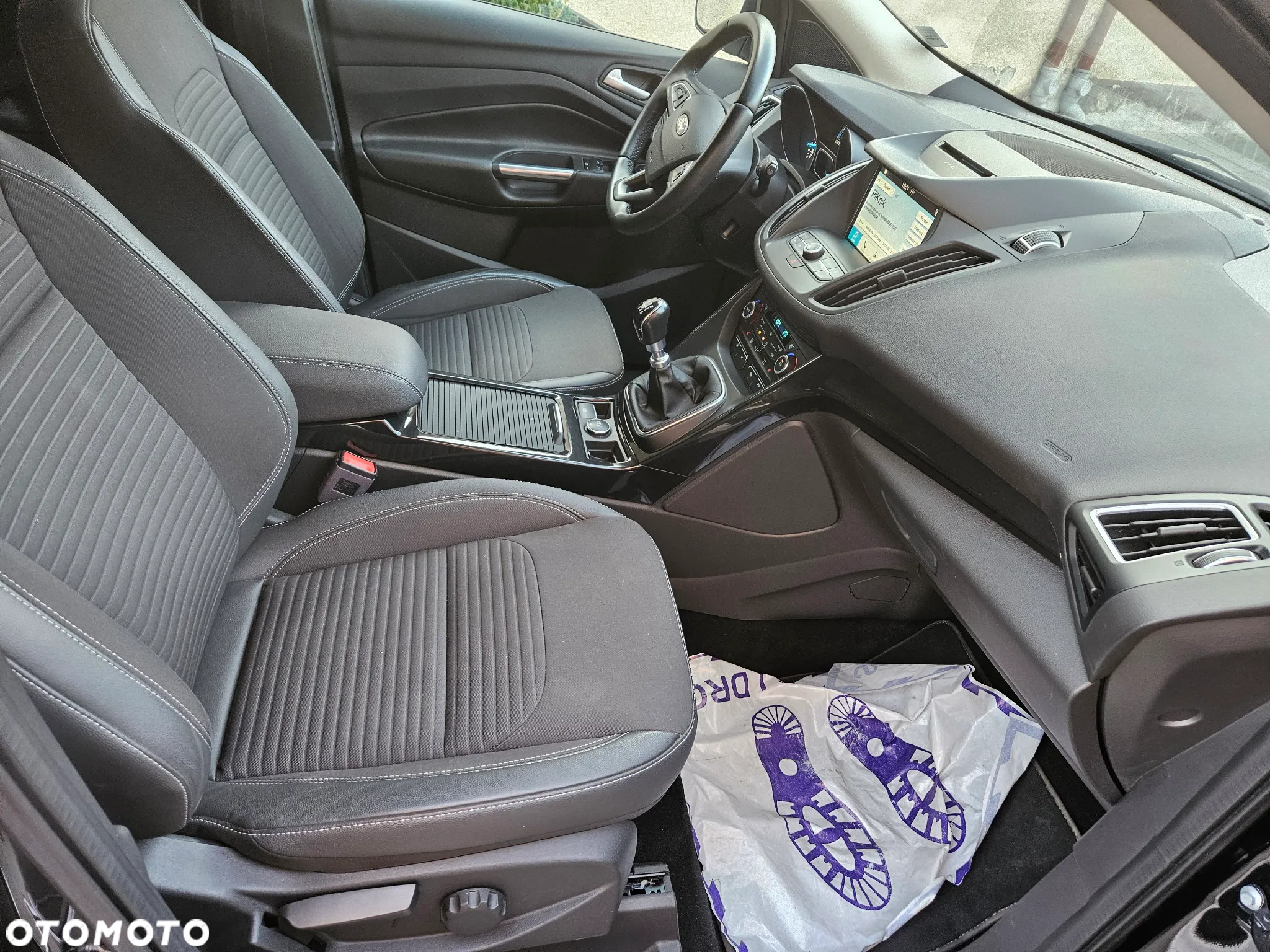 Ford Kuga 1.5 EcoBoost 2x4 Black & Silver - 9