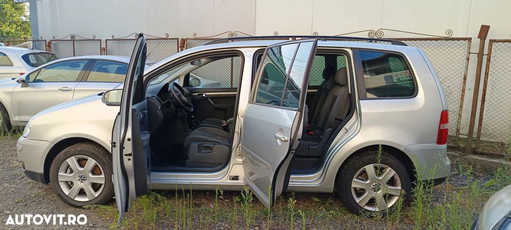 Volkswagen Touran 2.0 TDI DPF Trendline - 28