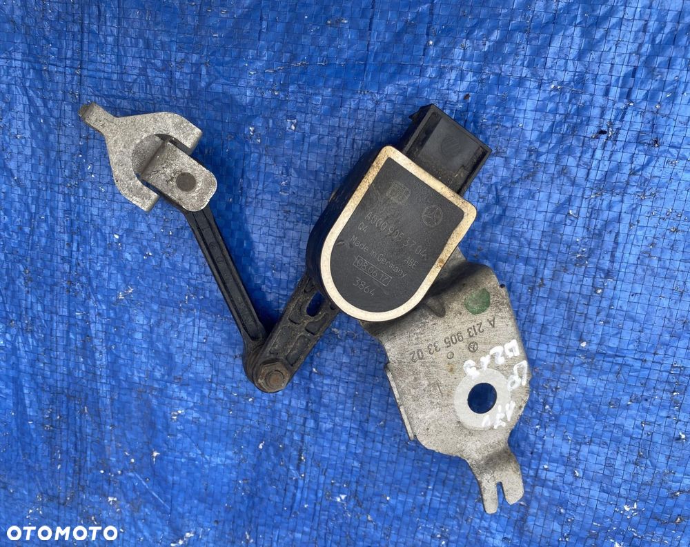 MERCEDES-BENZ E 63AMG LEWY PRZÓD CZUJNIK POZIOMOWANIA - 1