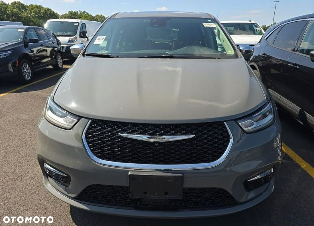 Chrysler Pacifica - 2