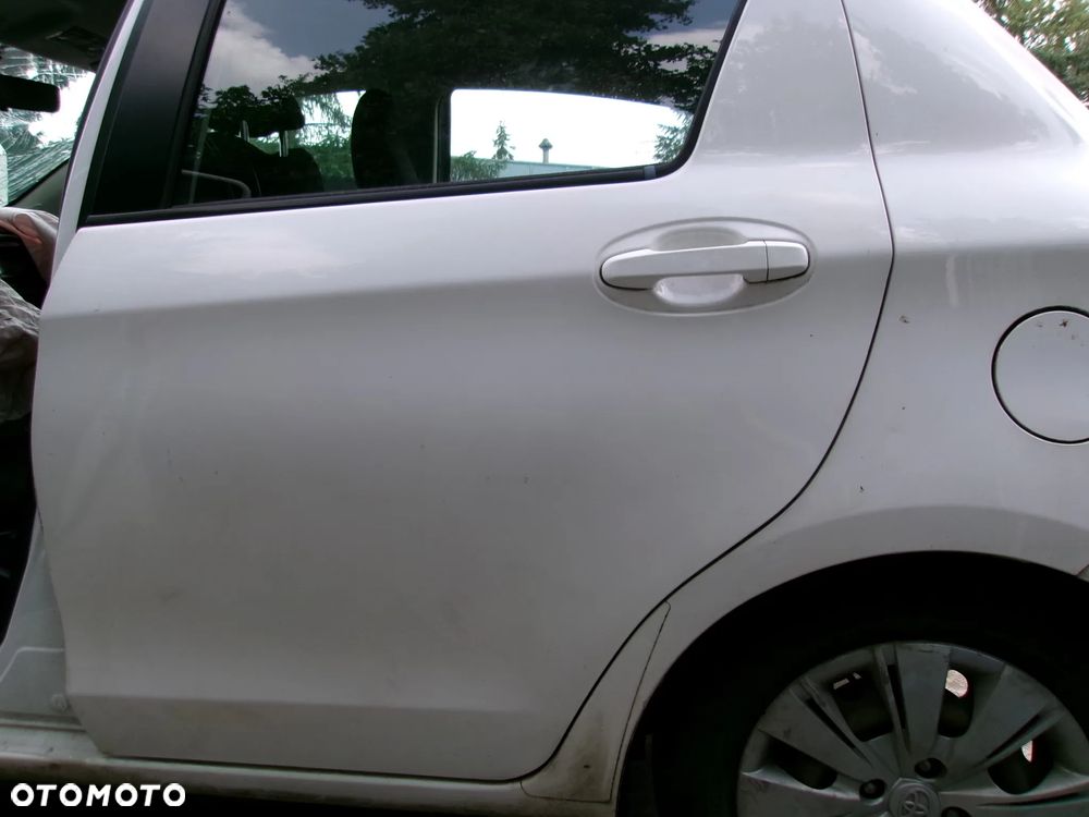 DRZWI LEWE TYLNE TOYOTA YARIS III 11-20  040 - 1