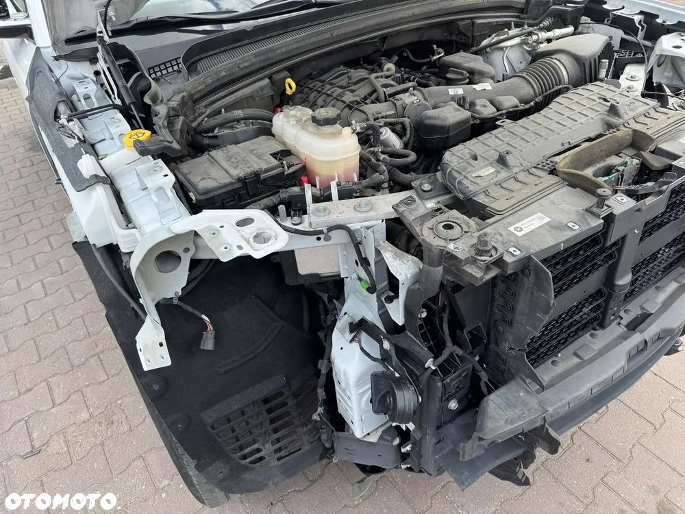 Jeep Grand Cherokee - 32