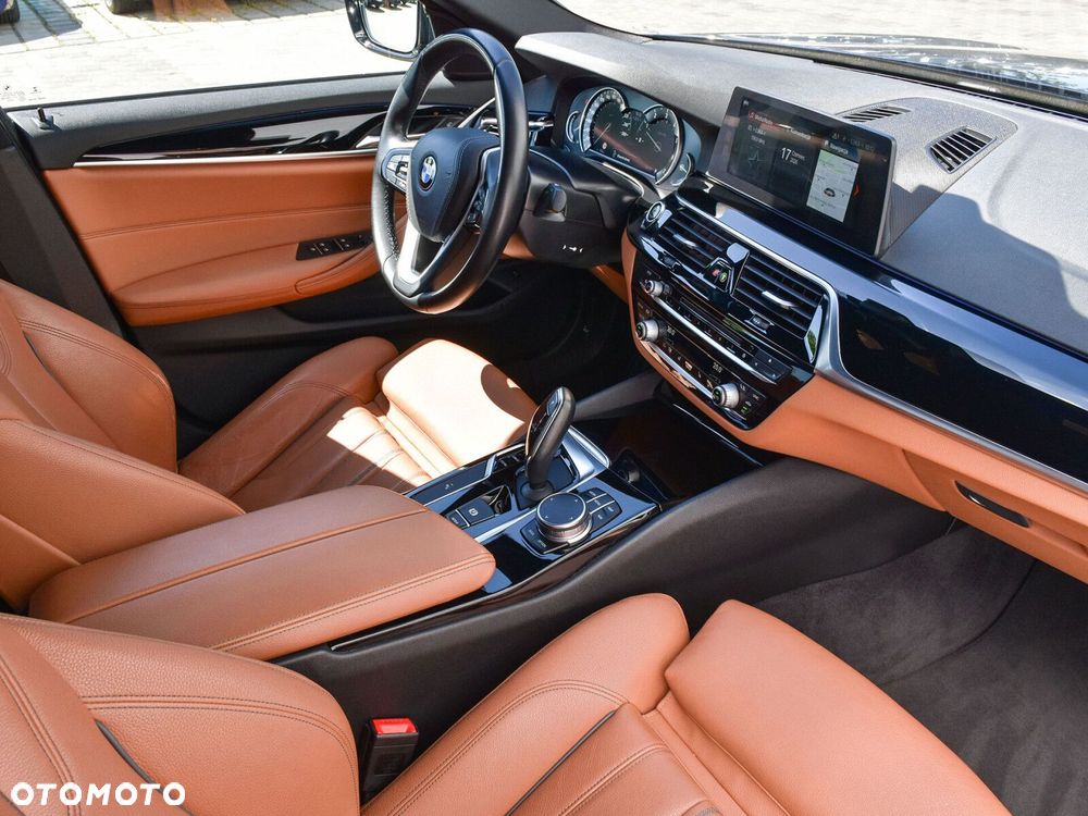 BMW Seria 5 530i GPF Luxury Line sport - 21