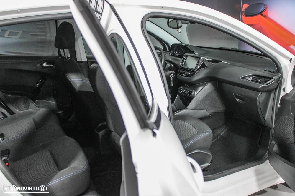 Peugeot 208 1.5 BlueHDi Signature - 15