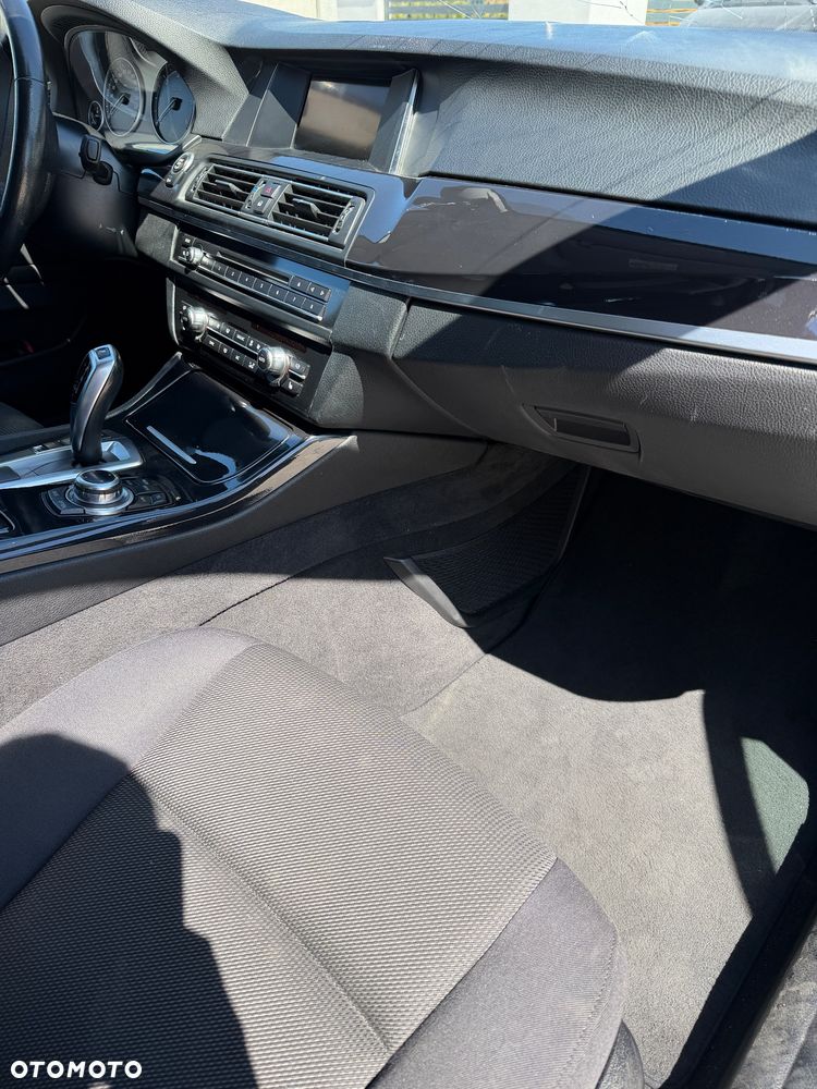 BMW Seria 5 520d xDrive - 14