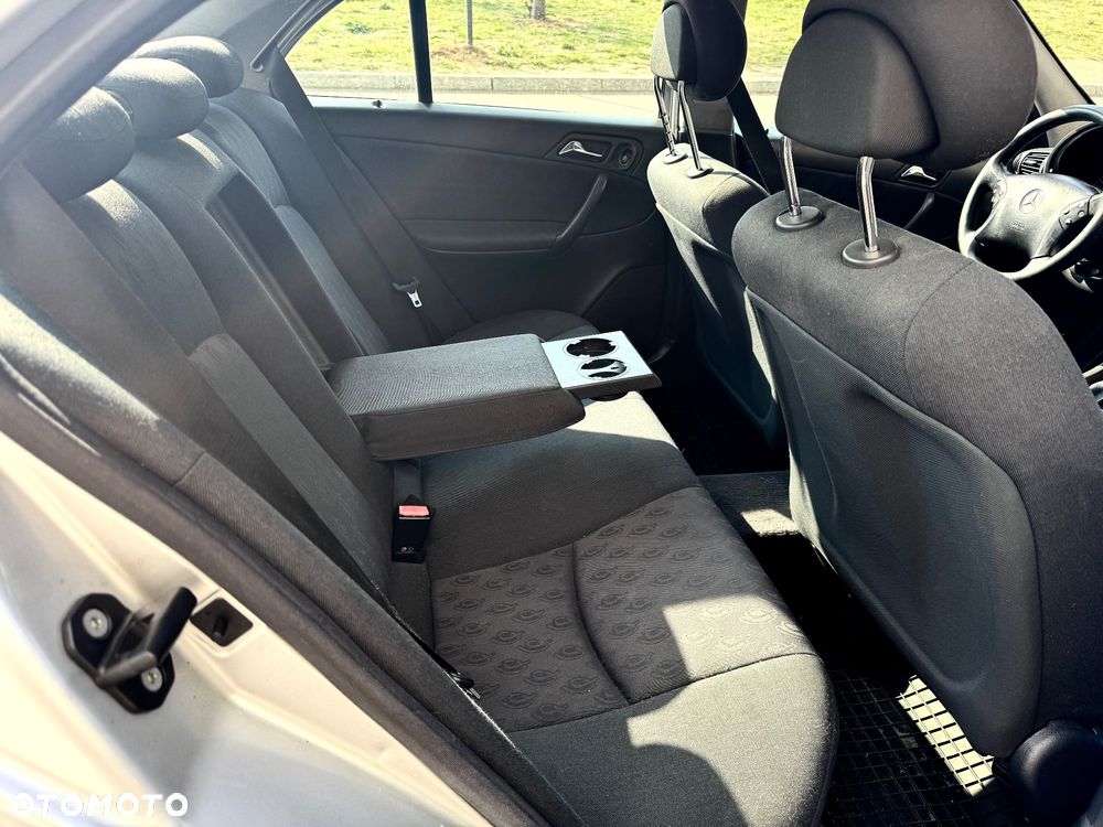 Mercedes-Benz Klasa C 220 CDI Classic - 11