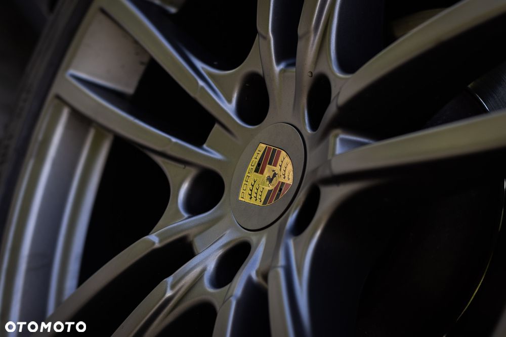 Porsche Cayenne Platinum Edition - 8