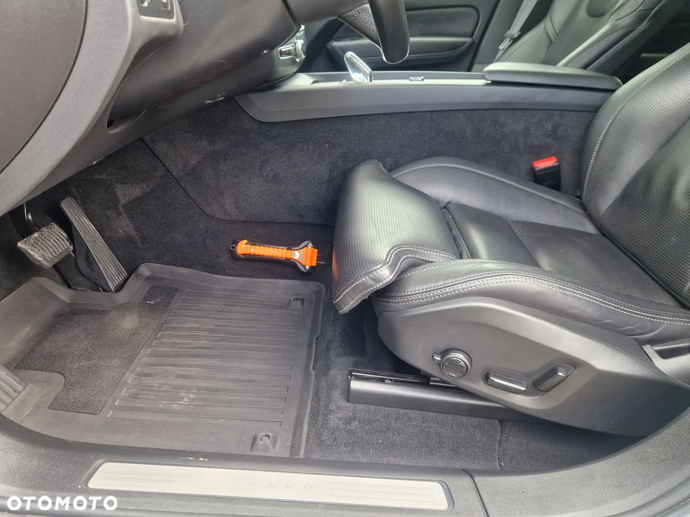 Volvo XC 60 B5 D AWD Geartronic Momentum - 28