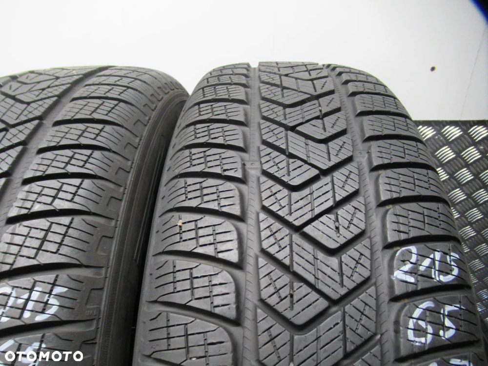 2x Pirelli Scorpion Winter 215/65/17 99H nr.1723 - 2