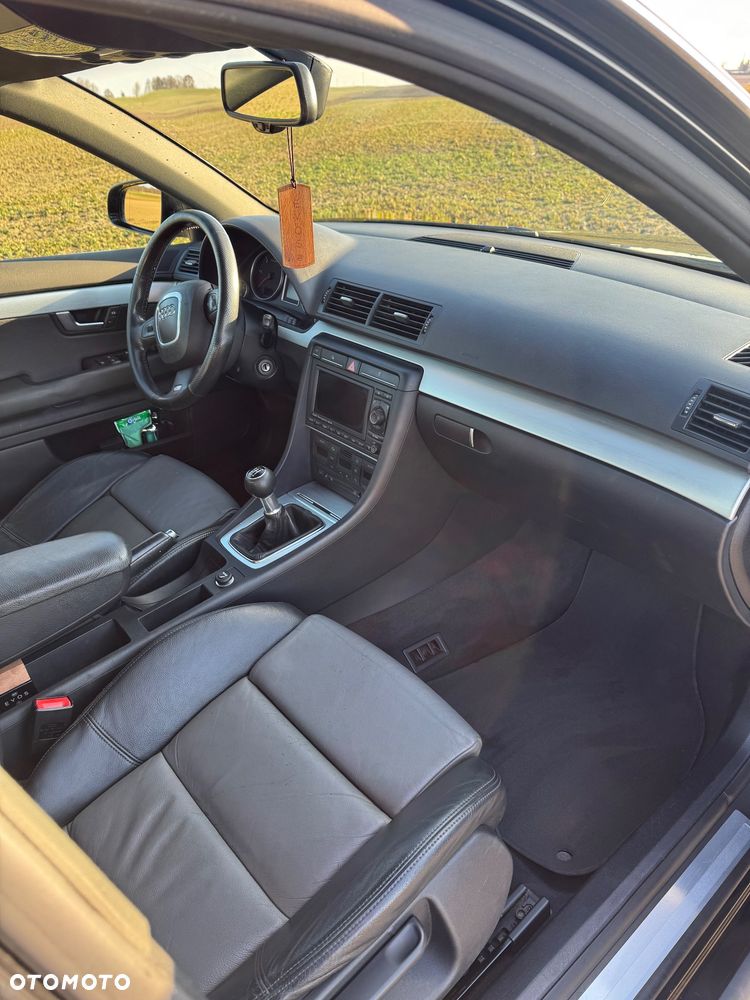 Audi A4 Limousine - 10