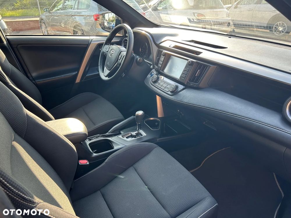 Toyota RAV4 Hybrid Premium 4x2 - 18