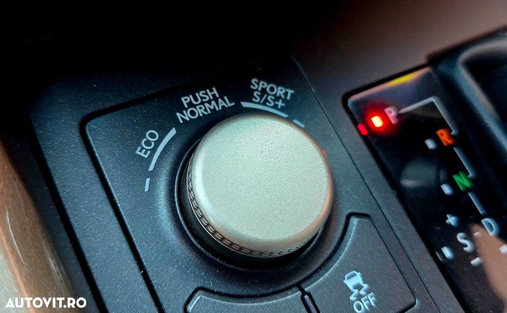 Lexus Seria NX 300h E-FOUR F SPORT - 32