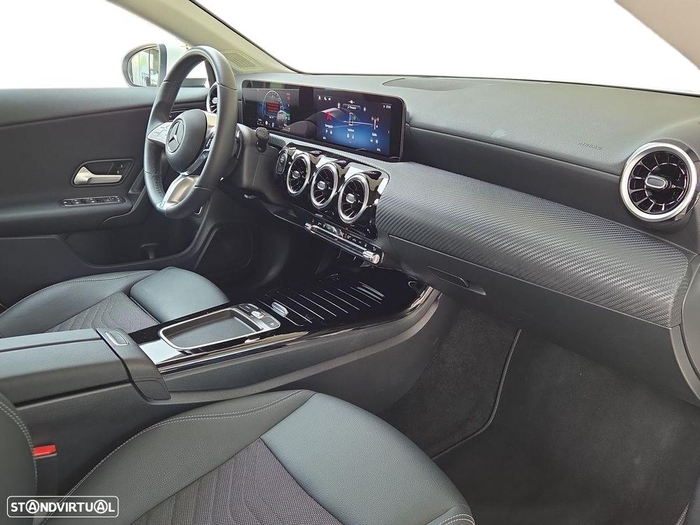 Mercedes-Benz CLA 250 e Style Plus - 22