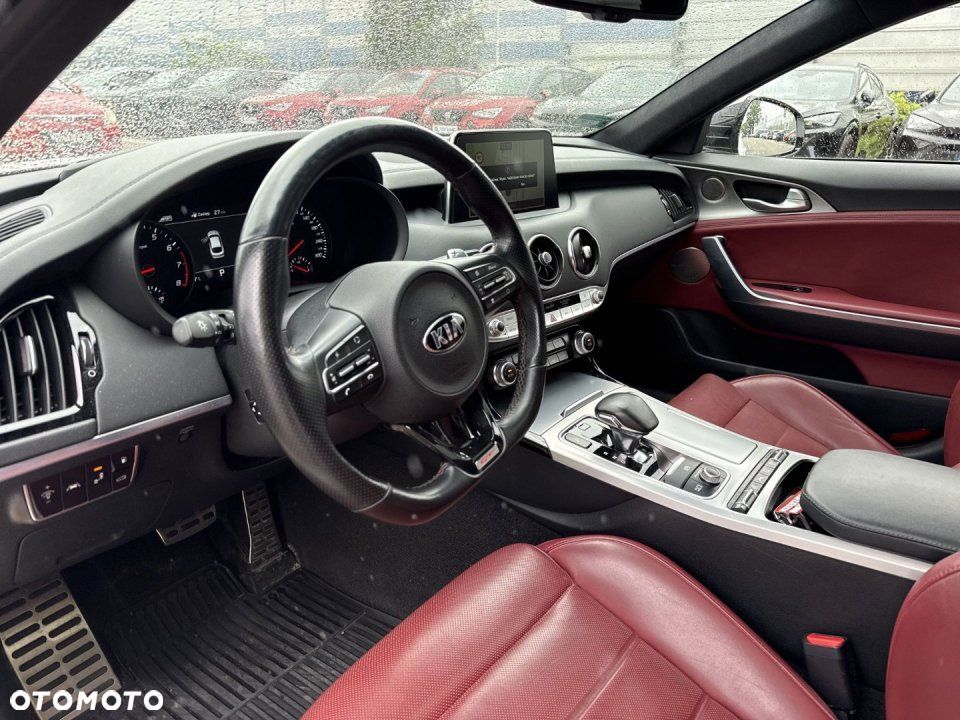 Kia Stinger - 9