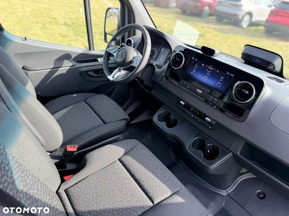 Mercedes-Benz Sprinter - 13