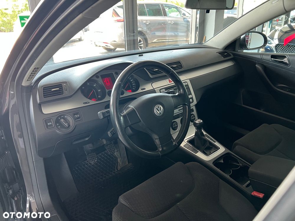 Volkswagen Passat 2.0 TDI Comfortline - 16