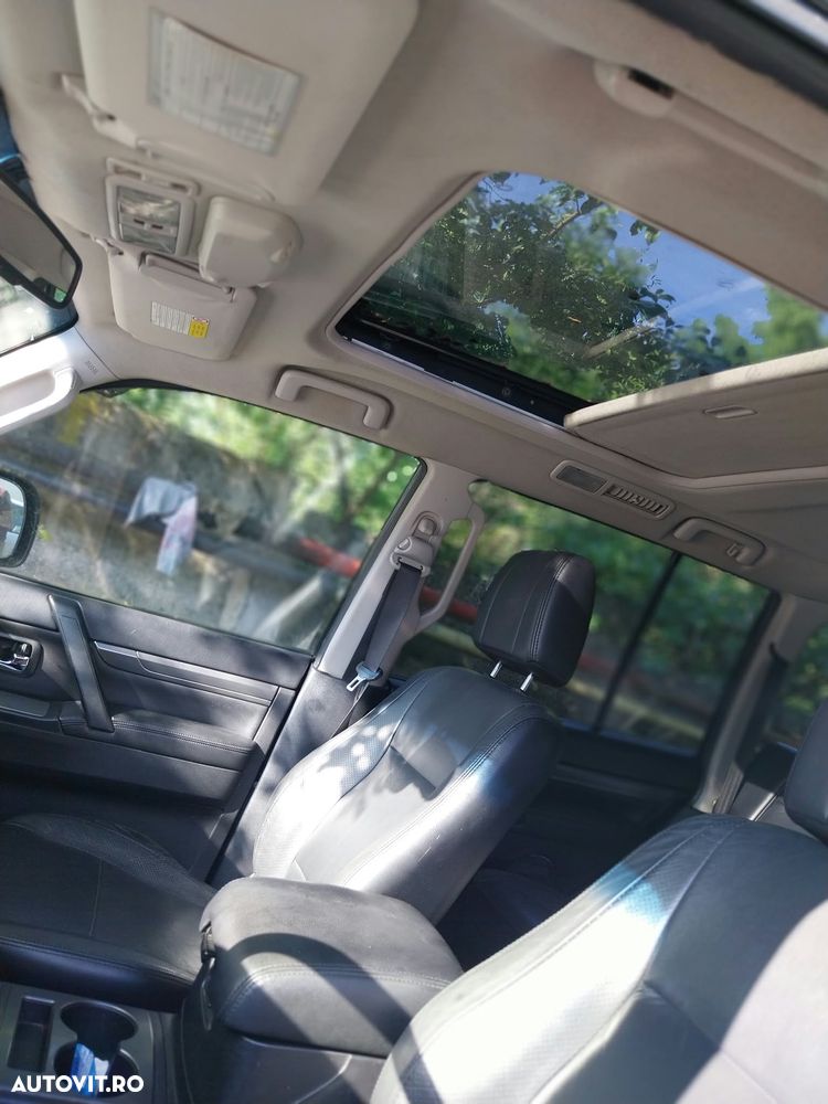 Mitsubishi Pajero - 4