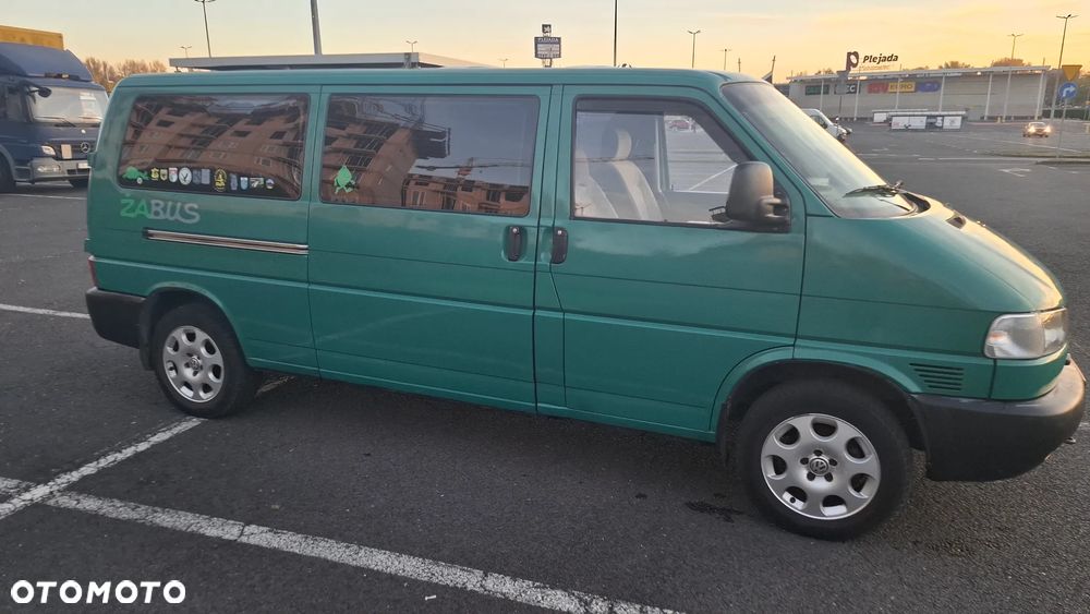 Volkswagen Caravelle - 9