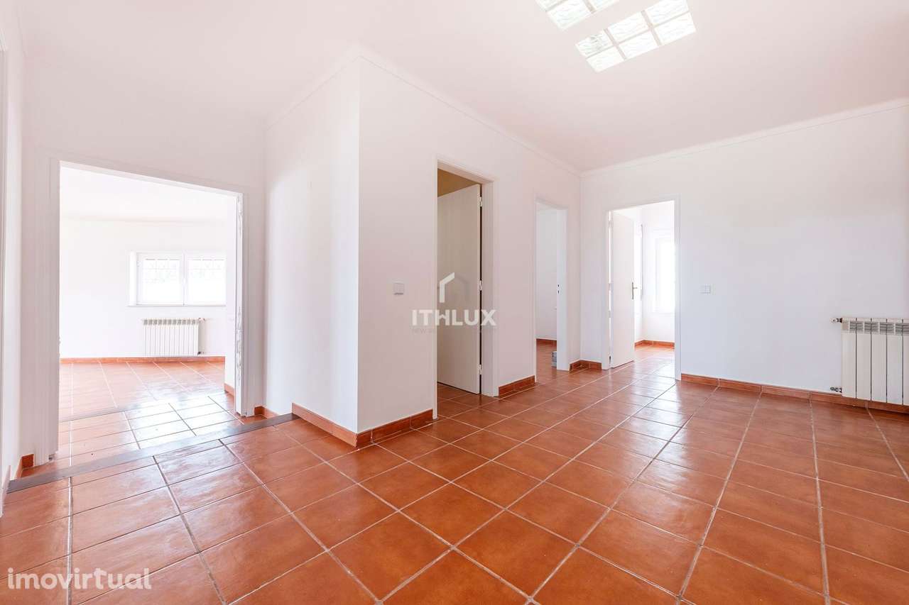 Moradia com piscina, jardim e garagem multifuncional - Grande imagem: 5/26