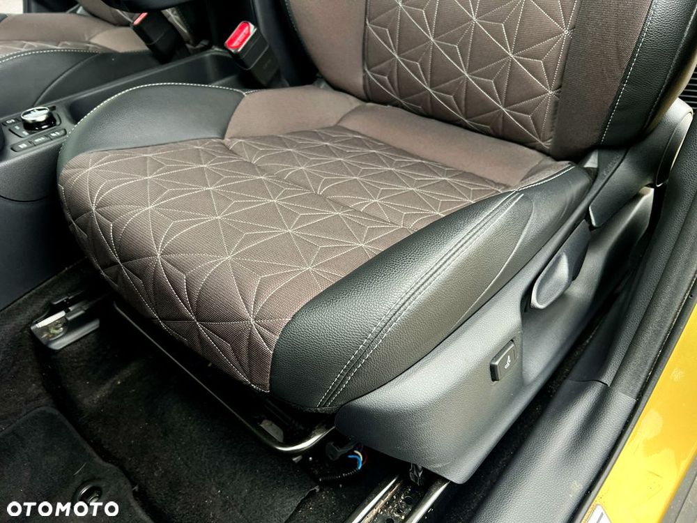 Toyota Yaris Cross - 16