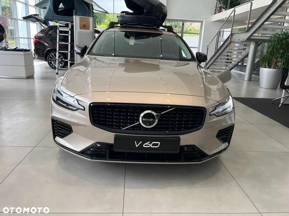 Volvo V60 T6 AWD Plug-In Hybrid Ultra Dark - 2