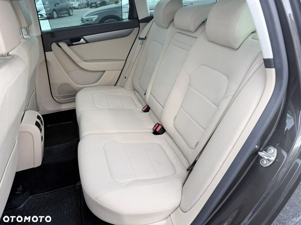 Volkswagen Passat - 30