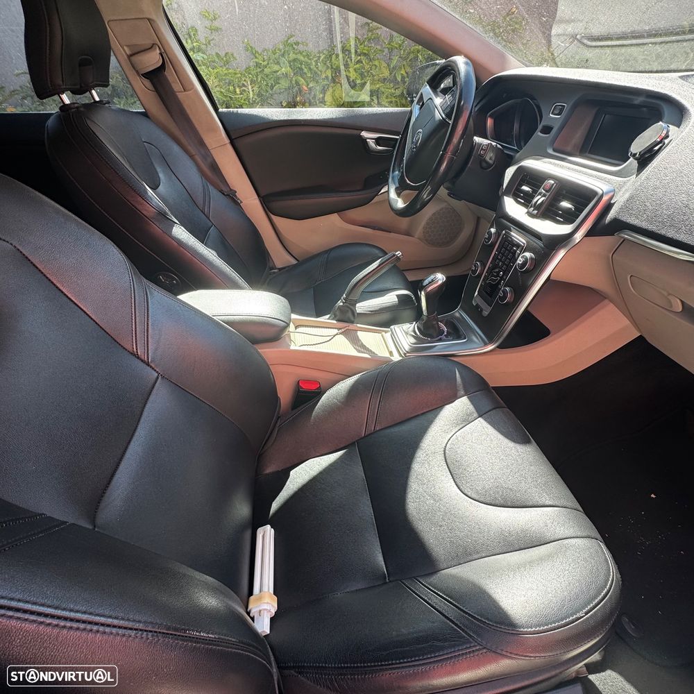 Volvo V40 D2 Momentum - 9