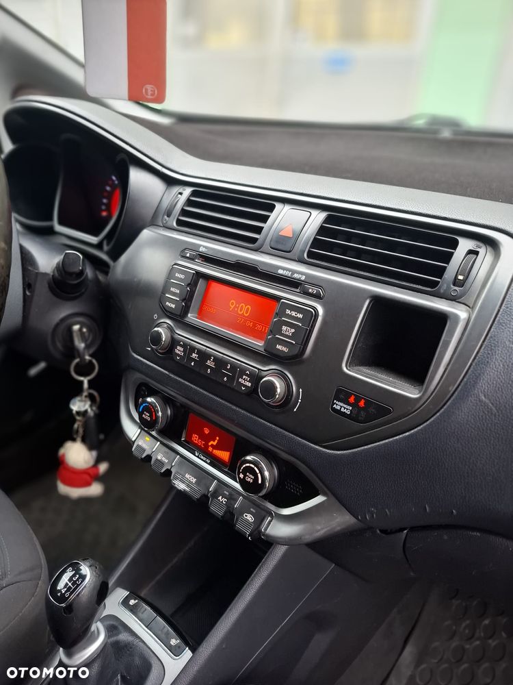 Kia Rio - 12