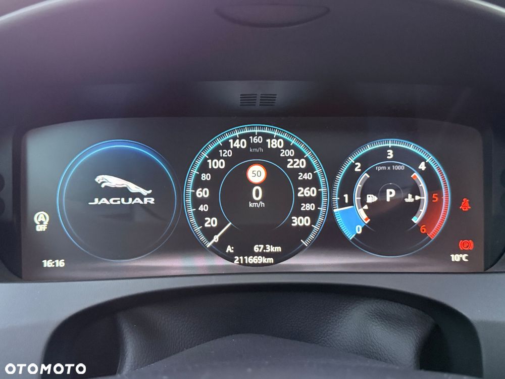 Jaguar F-Pace - 21