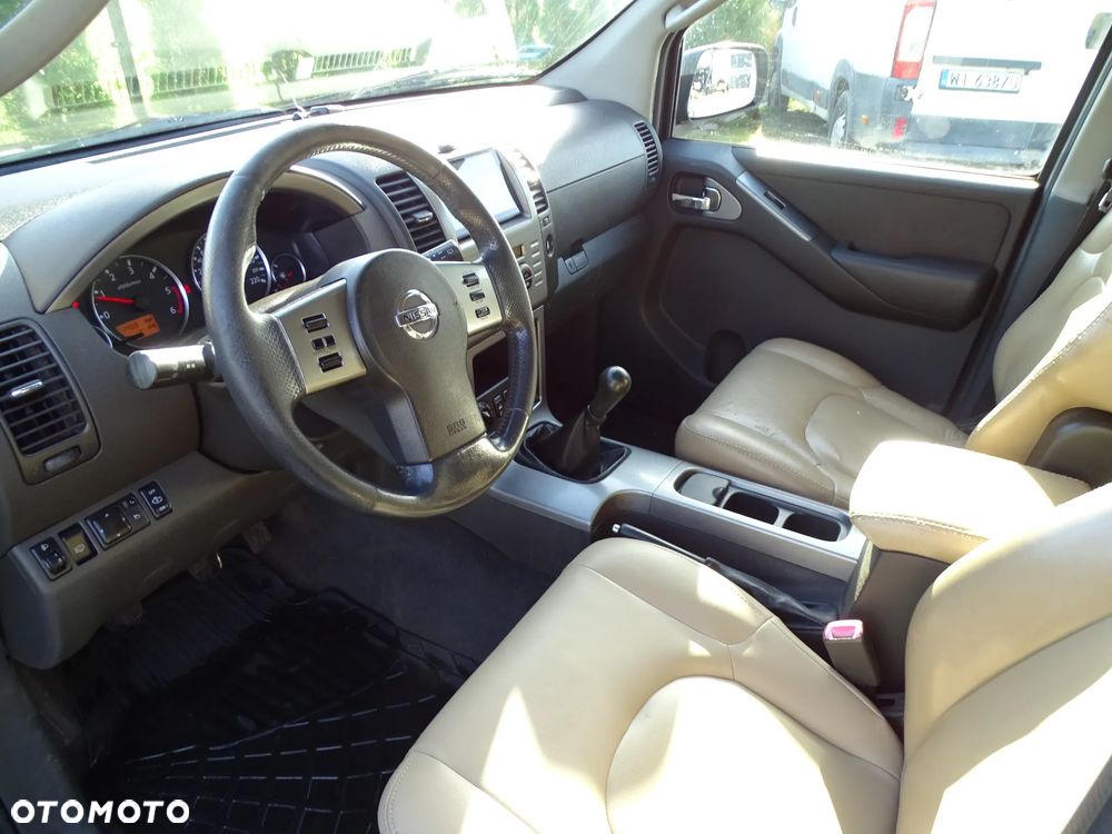 Nissan Pathfinder 2.5 DCi Elegance + - 10