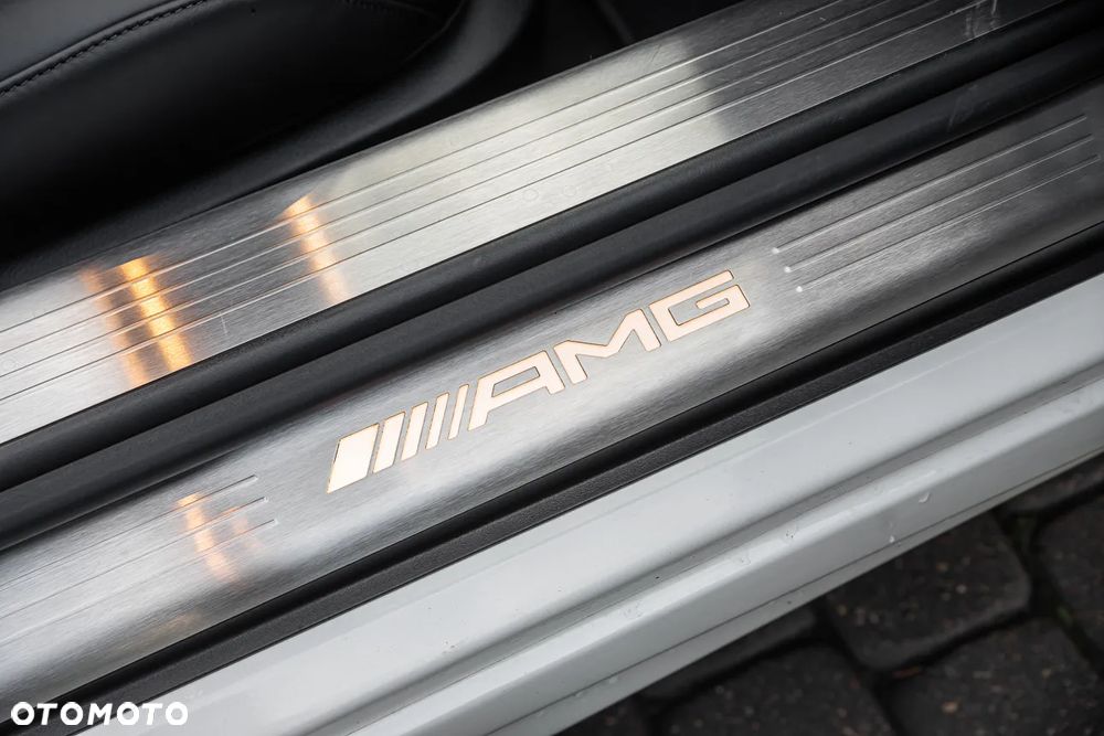 Mercedes-Benz SL 63 AMG AMG Speedshift MCT 7-Gang Sportgetriebe AMG Performance Package - 29