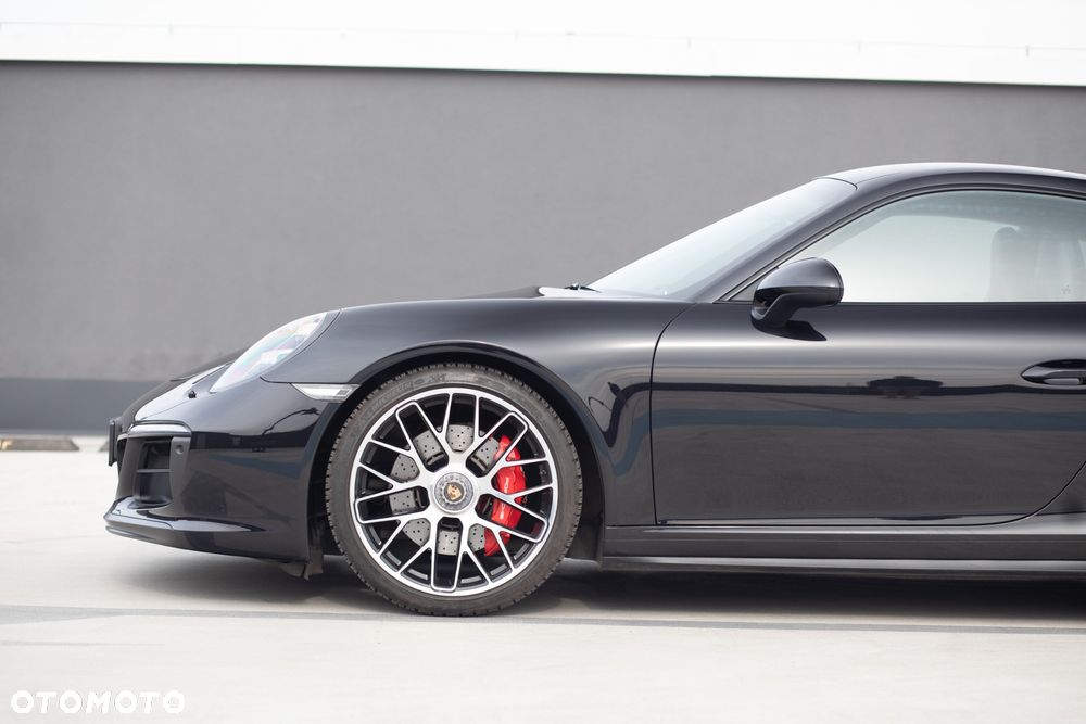 Porsche 911 Carrera GTS PDK - 12