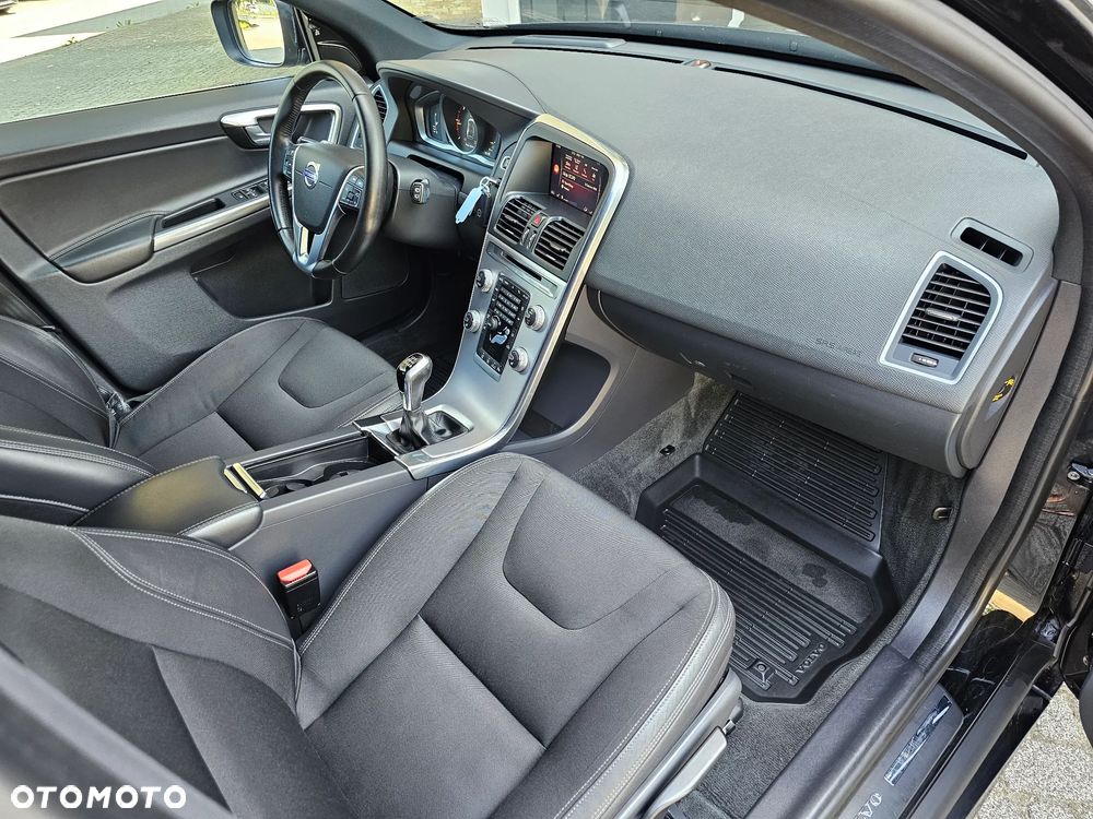 Volvo XC 60 D4 Momentum - 24
