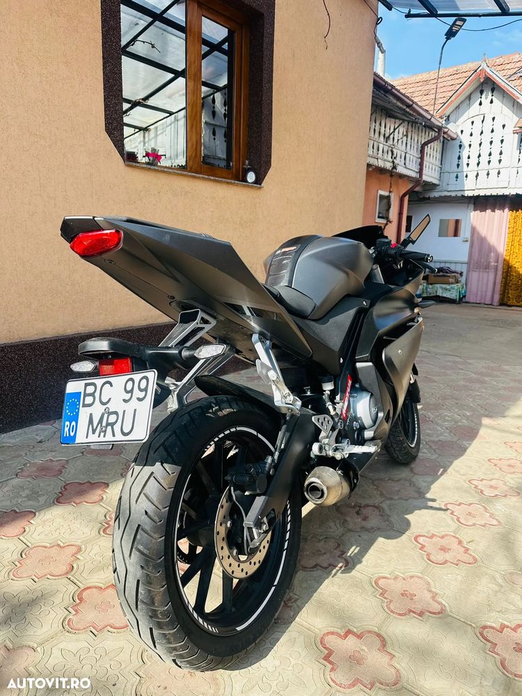 Yamaha YZF-R 125 - 4