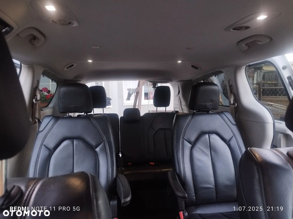 Chrysler Pacifica - 4