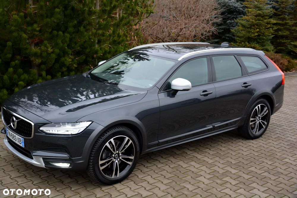 Volvo V90 Cross Country - 16