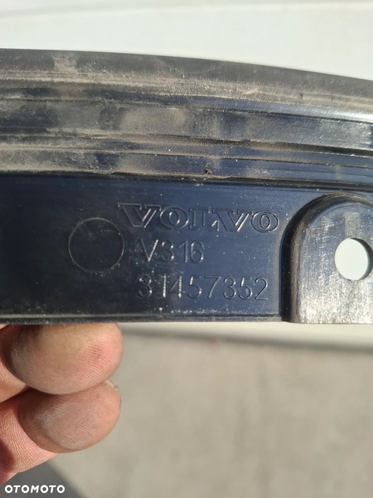 VOLVO XC40 uszczelka krawędzi maski grill zderzak 31457352 - 3