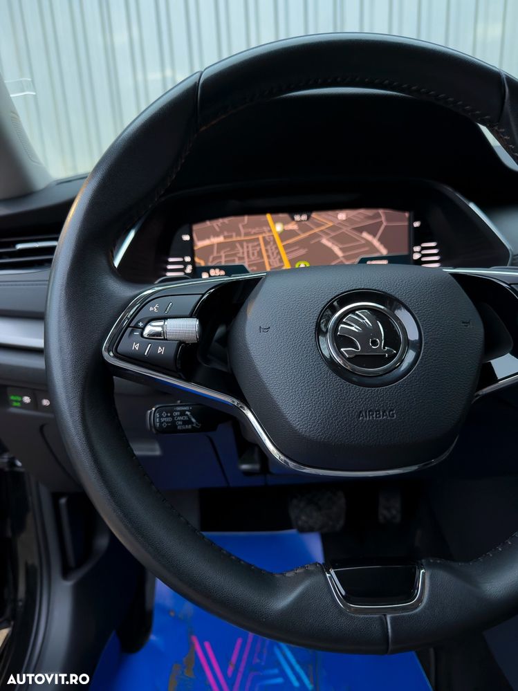 Skoda Octavia Combi 2.0 TDI DSG Tour - 20