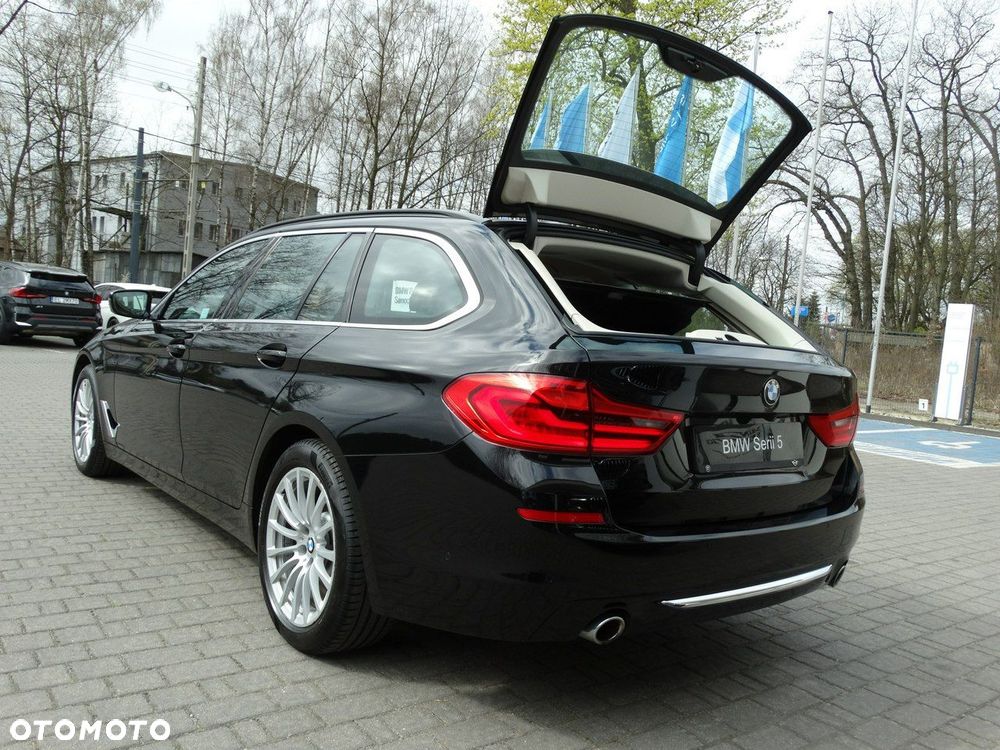 BMW Seria 5 520d Luxury Line - 9