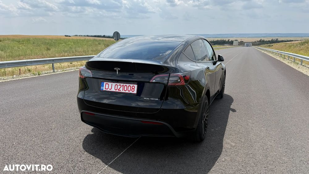 Tesla Model Y - 22