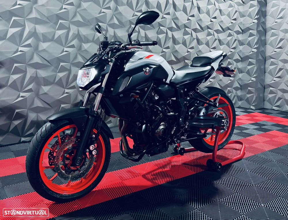 Yamaha MT-07 - 15