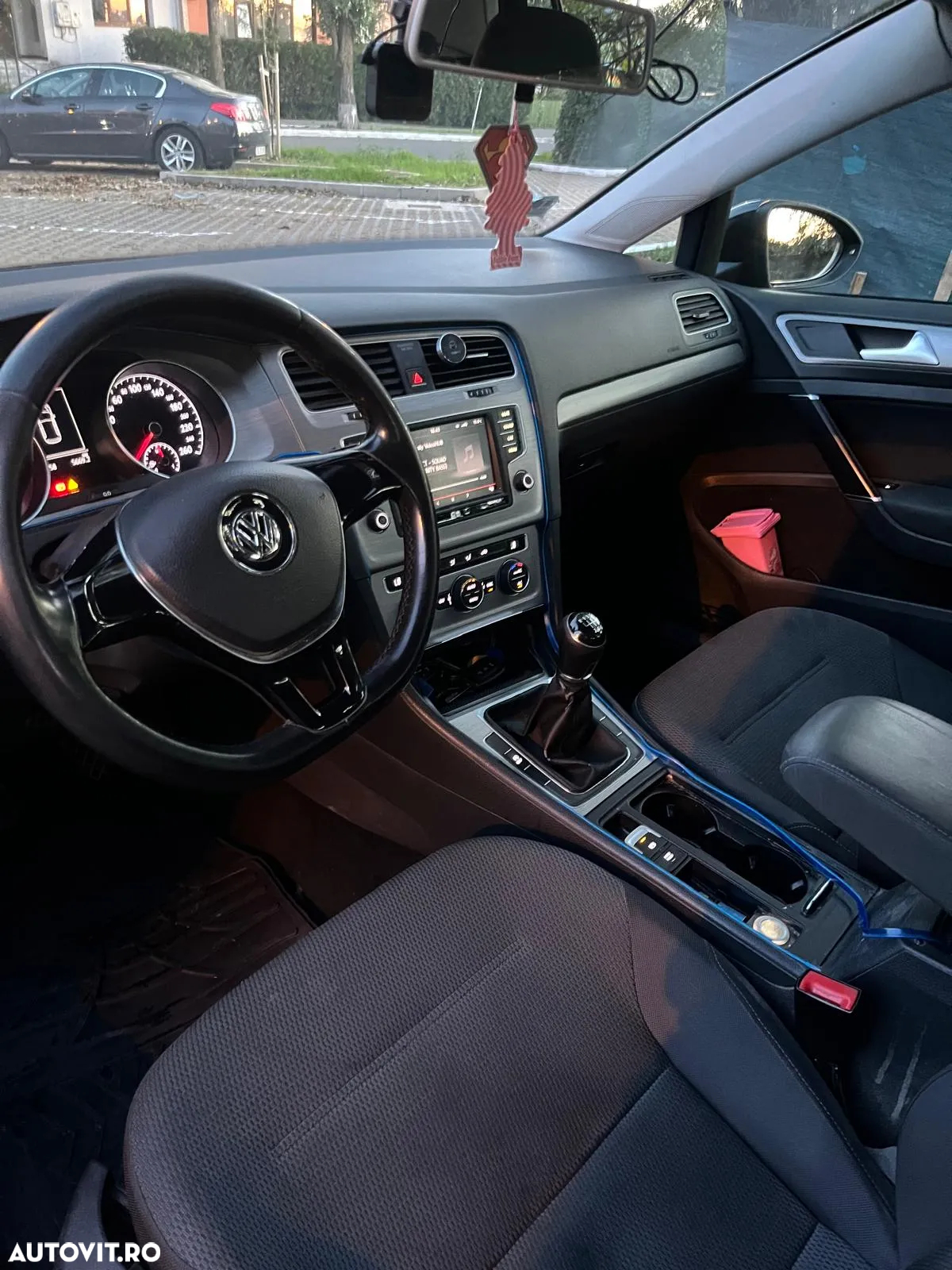 Volkswagen Golf - 2