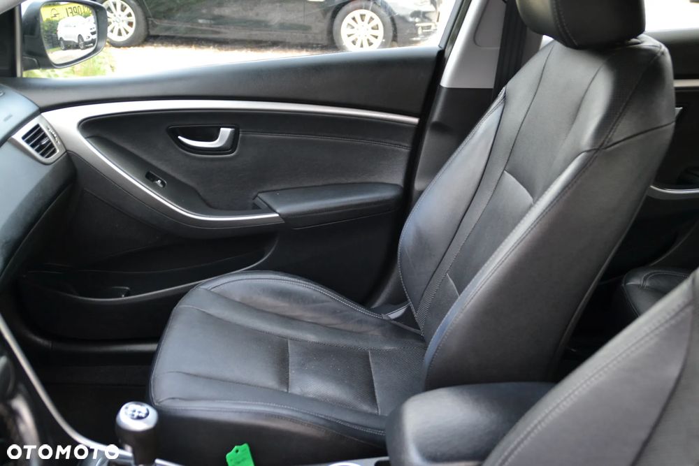 Hyundai i30 i30cw 1.6 Fifa World Cup Edition - 19