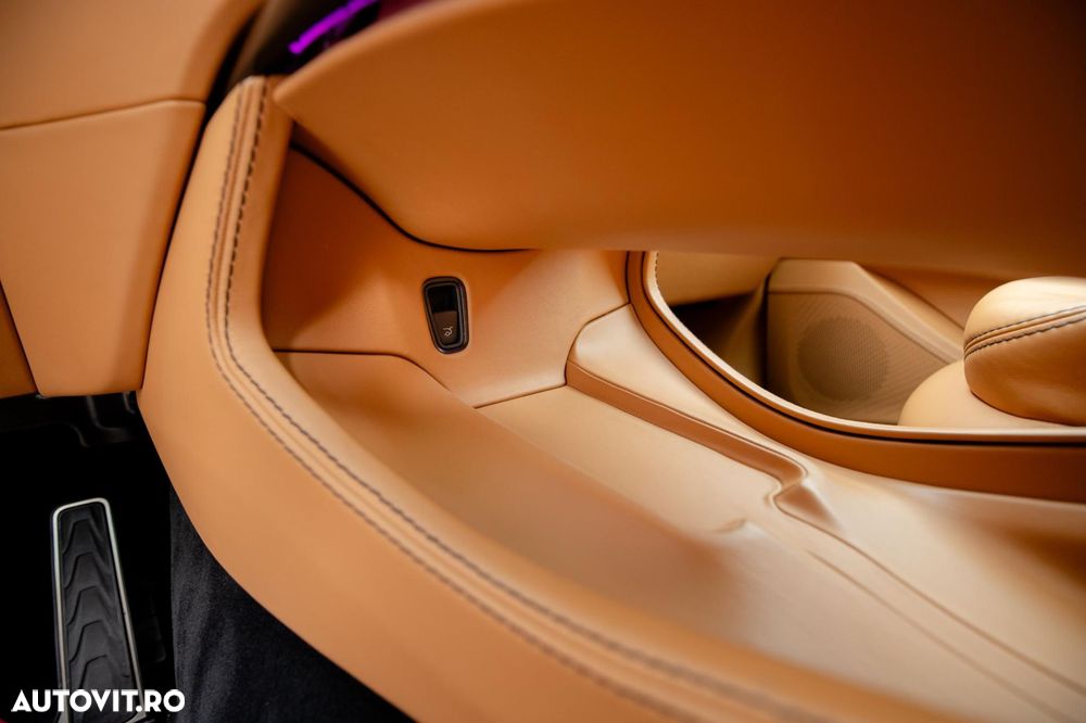 Aston Martin DBX - 30