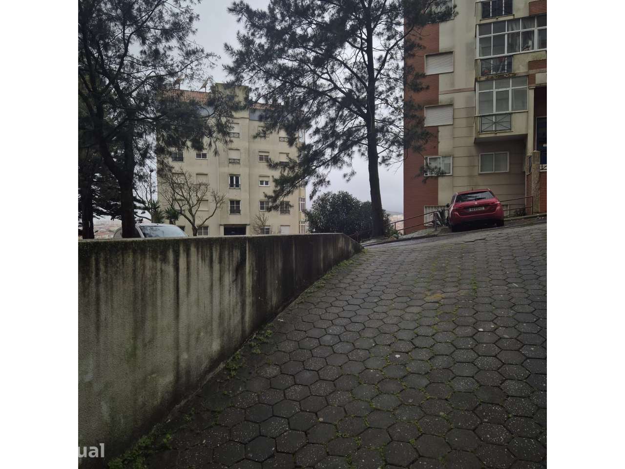 Garagem com carregador elétrico - Grande imagem: 5/14