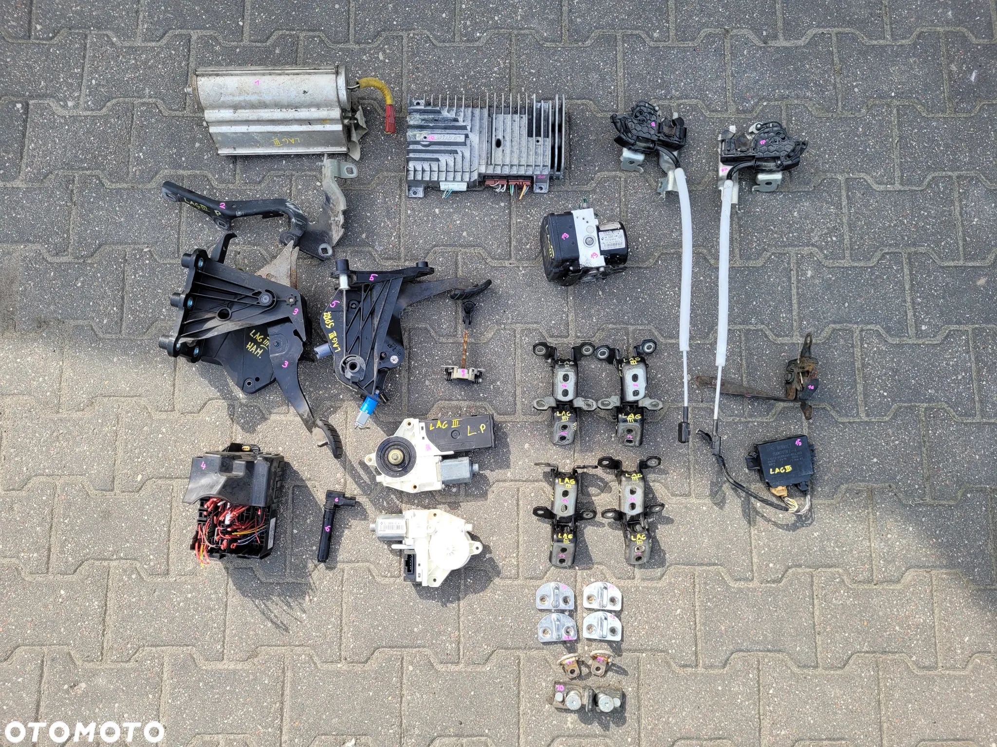 MIX CZĘŚCI RENAULT LAGUNA III - 1